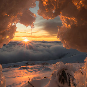 Coucher de soleil sur une mer de nuage à Hotham, Australie