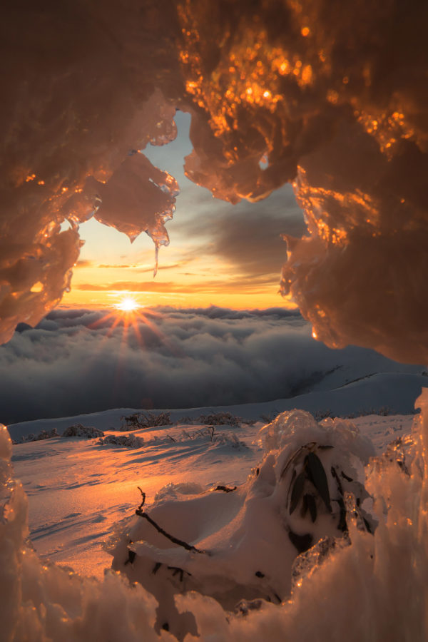 Coucher de soleil sur une mer de nuage à Hotham, Australie