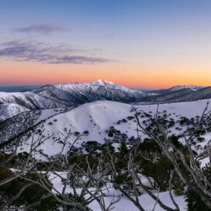 Lever de soleil sur le mont Feathertop à Hotham, Australie