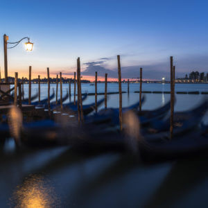 Gondoles au petit matin, Venise, Italie
