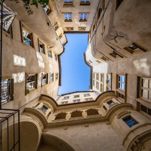 cour intérieur d'une traboule du vieux Lyon