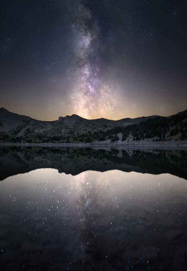 Reflfet de voie lactée au lac d'Allos